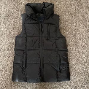 American Eagle xs puffer vest New